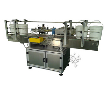 塑料桶醬料貼標(biāo)機(jī)(圖1) 塑料桶醬料貼標(biāo)機(jī)(圖1)