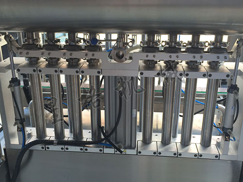 全自動(dòng)8頭醬料灌裝機(jī)(圖2)