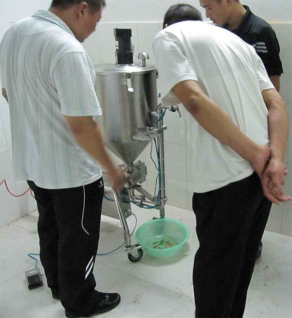 星格醬料灌裝機走進連云港茂揚調味品(圖2)