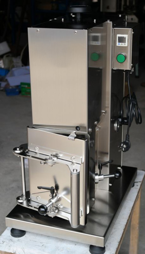 慶賀，廣州星格醬料真空旋蓋機(jī)再上新臺階(圖1)