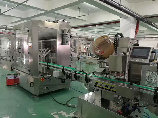 星格為青島客戶量身定做牛肉醬灌裝真空旋蓋線(圖1)