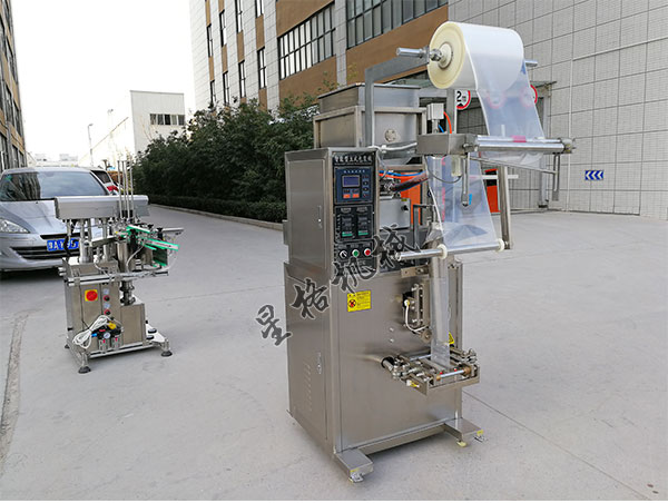 火鍋蘸料包裝機(jī)讓你在寒冷的冬天嘗到更多美味(圖2)