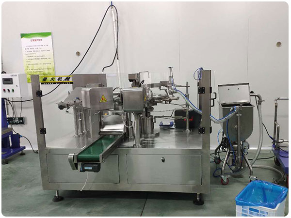 自動(dòng)化醬料包裝機(jī)械加工生產(chǎn)線賣多少錢(圖1) 自動(dòng)化醬料包裝機(jī)械加工生產(chǎn)線賣多少錢(圖1)