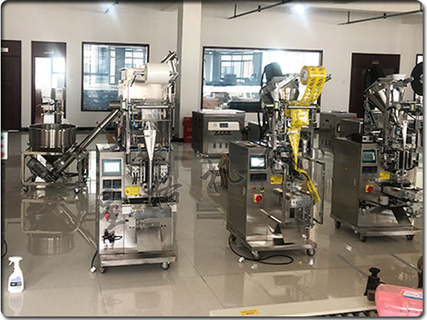 小袋辣椒醬包裝機械該怎么使用(圖1) 小袋辣椒醬包裝機械該怎么使用(圖1)