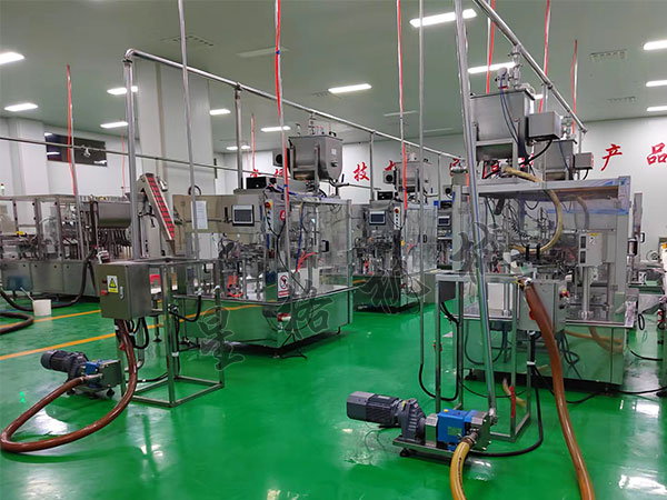 吸嘴式醬料包裝機(jī)可以包裝那種醬料(圖1) 吸嘴式醬料包裝機(jī)可以包裝那種醬料(圖1)