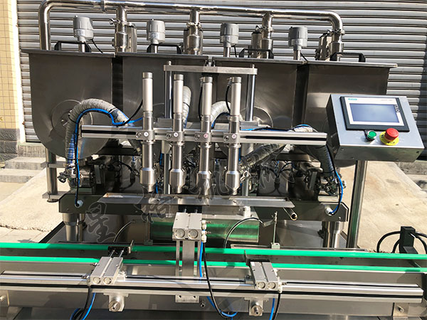 臥式攪拌醬料灌裝生產(chǎn)線有什么特別之處(圖1) 臥式攪拌醬料灌裝生產(chǎn)線有什么特別之處(圖1)