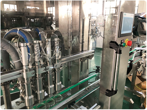 蒜蓉醬自動(dòng)灌裝生產(chǎn)線需要人工裝瓶嗎(圖2) 蒜蓉醬自動(dòng)灌裝生產(chǎn)線需要人工裝瓶嗎(圖2)