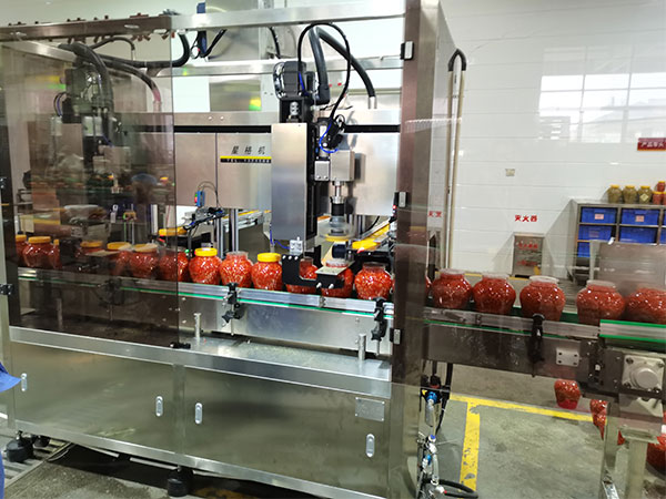 剁椒醬料灌裝生產(chǎn)線能為灌裝提供好的效果(圖1) 剁椒醬料灌裝生產(chǎn)線能為灌裝提供好的效果(圖1)