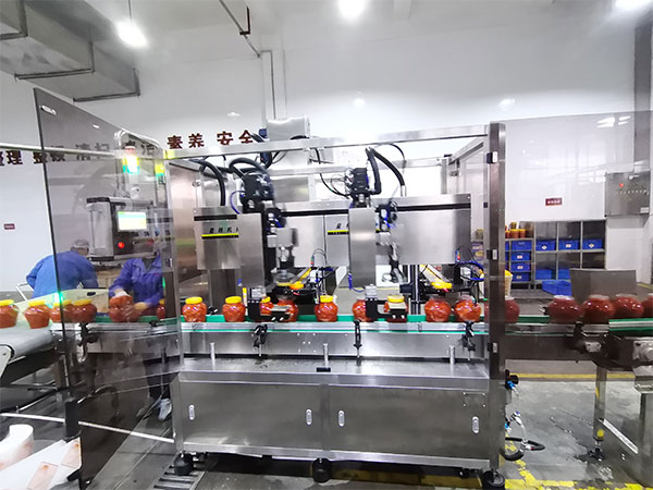 剁椒醬料灌裝生產(chǎn)線能為灌裝提供好的效果(圖2) 剁椒醬料灌裝生產(chǎn)線能為灌裝提供好的效果(圖2)