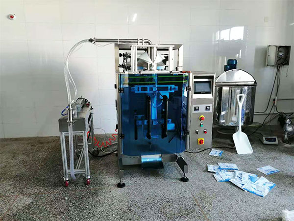 全自動(dòng)醬料包裝機(jī)設(shè)備改變了包裝難題(圖1) 全自動(dòng)醬料包裝機(jī)設(shè)備改變了包裝難題(圖1)