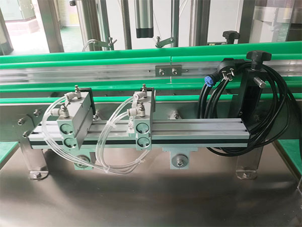 黑胡椒醬料灌裝加工生產(chǎn)線框架設(shè)計原理(圖2) 黑胡椒醬料灌裝加工生產(chǎn)線框架設(shè)計原理(圖2)