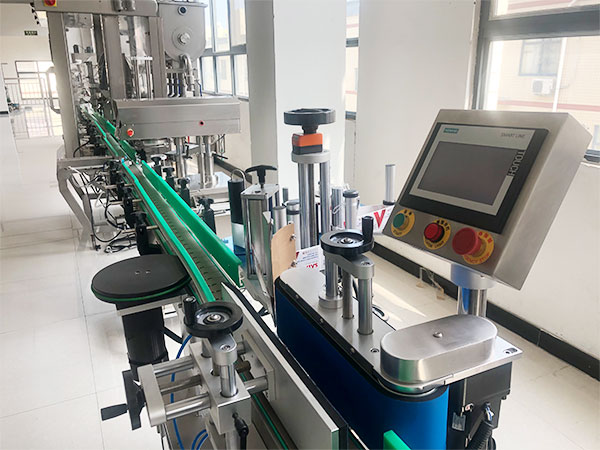 全自動(dòng)果醬灌裝生產(chǎn)線(xiàn)設(shè)備精確定量、全自動(dòng)灌裝(圖1)