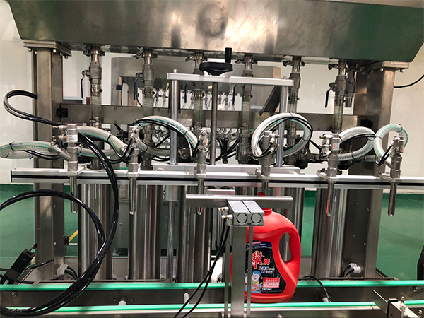 全自動(dòng)辣椒醬灌裝機(jī)設(shè)備幫助企業(yè)省人工(圖2) 全自動(dòng)辣椒醬灌裝機(jī)設(shè)備幫助企業(yè)省人工(圖2)