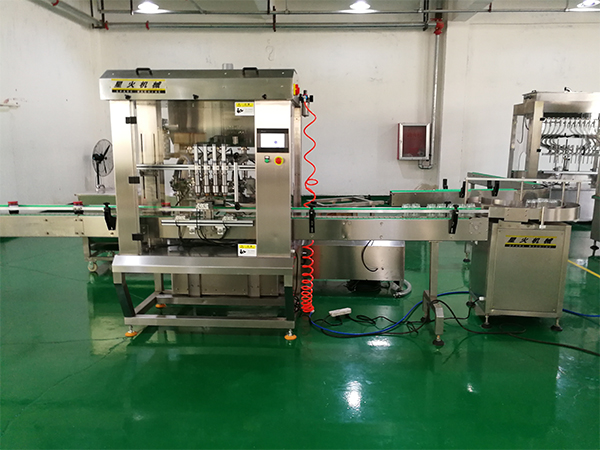 辣椒醬定量灌裝機(jī)自動(dòng)化加快生產(chǎn)效率(圖1) 辣椒醬定量灌裝機(jī)自動(dòng)化加快生產(chǎn)效率(圖1)