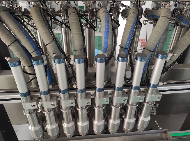 八頭瓶裝顆粒醬體灌裝機(jī)設(shè)備優(yōu)勢(shì)以及適用范圍(圖1) 八頭瓶裝顆粒醬體灌裝機(jī)設(shè)備優(yōu)勢(shì)以及適用范圍(圖1)