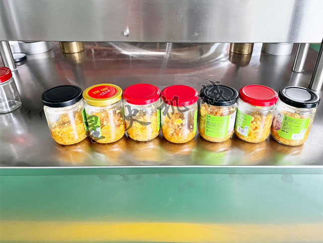 自動蒜蓉醬灌裝旋蓋生產(chǎn)線(圖4)